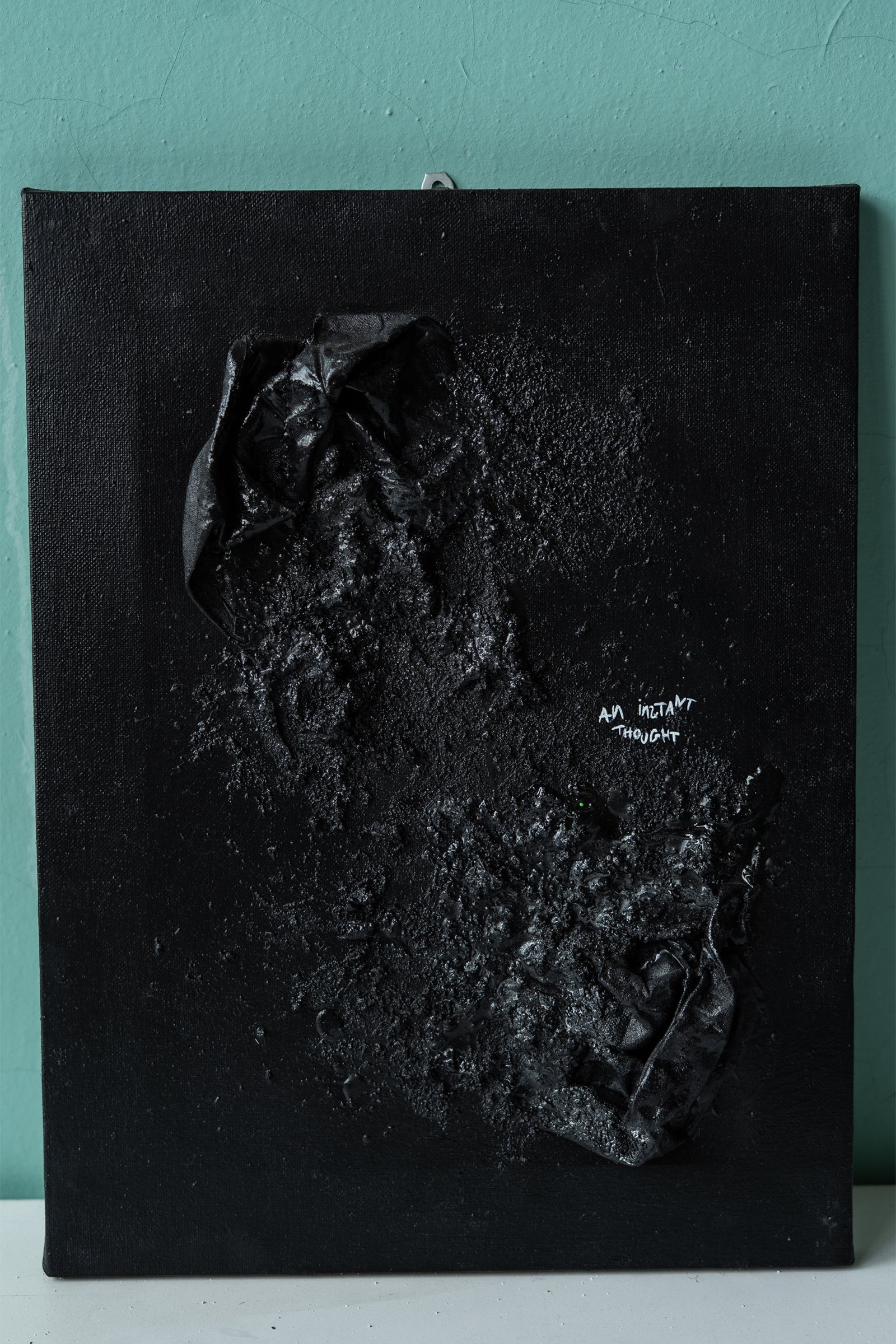 Instant thoughtful dot (diptych)