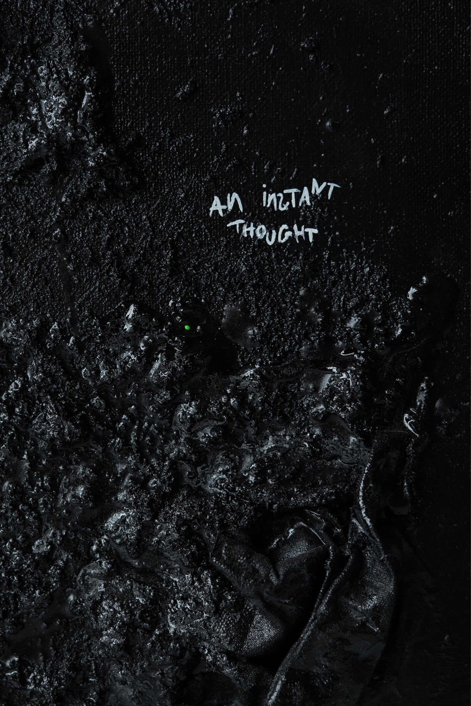 Instant thoughtful dot (diptych)