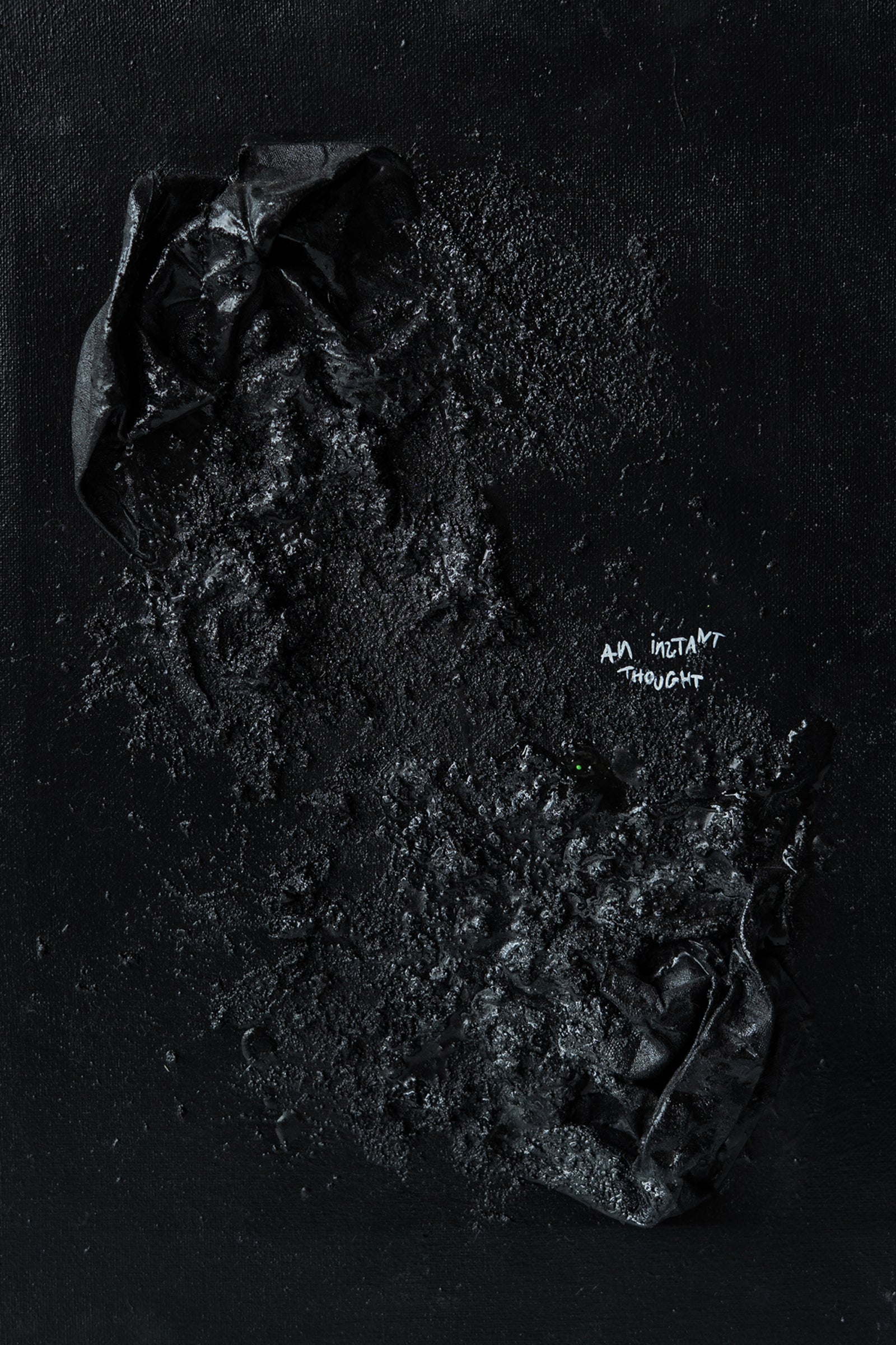 Instant thoughtful dot (diptych)