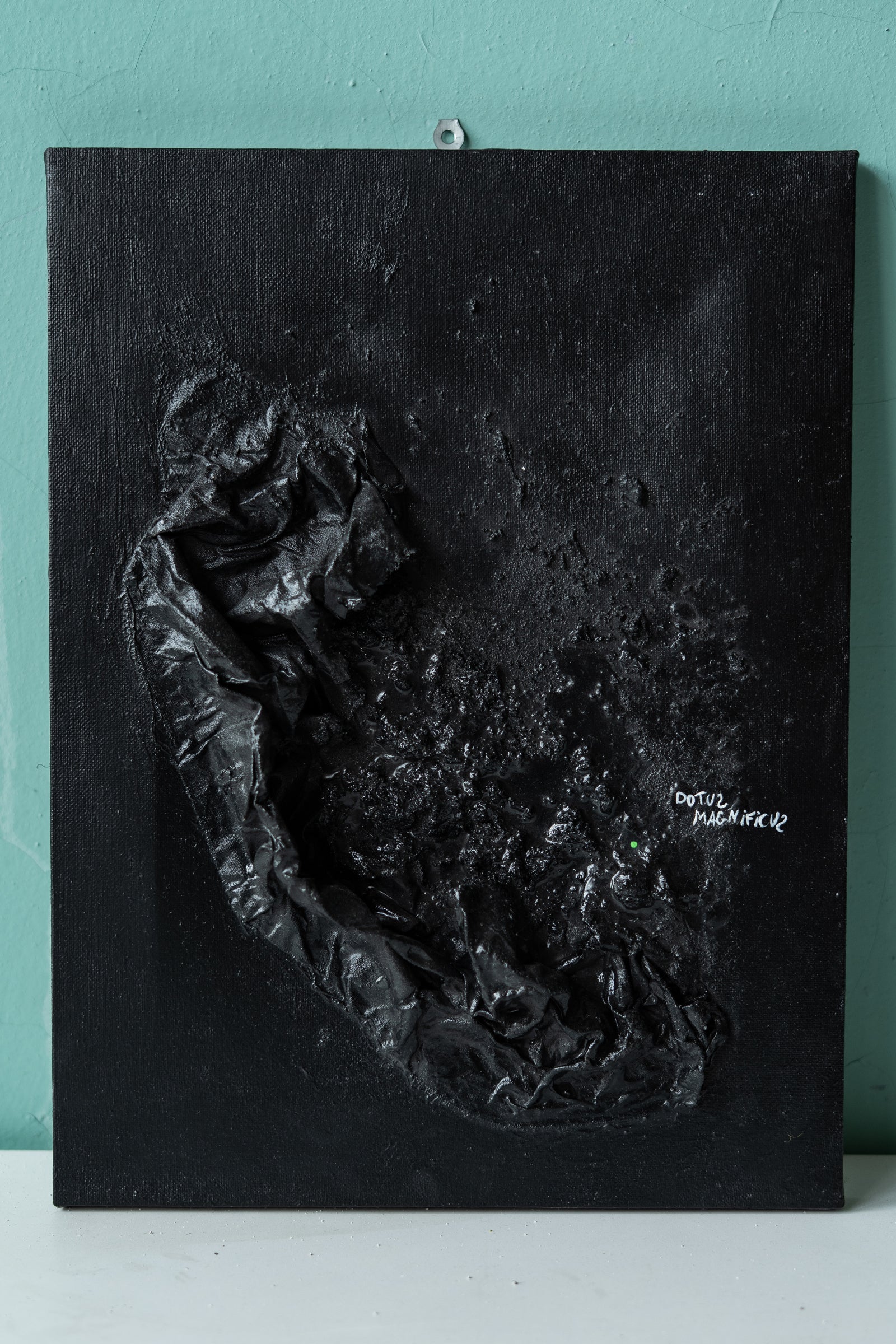 Instant thoughtful dot (diptych)